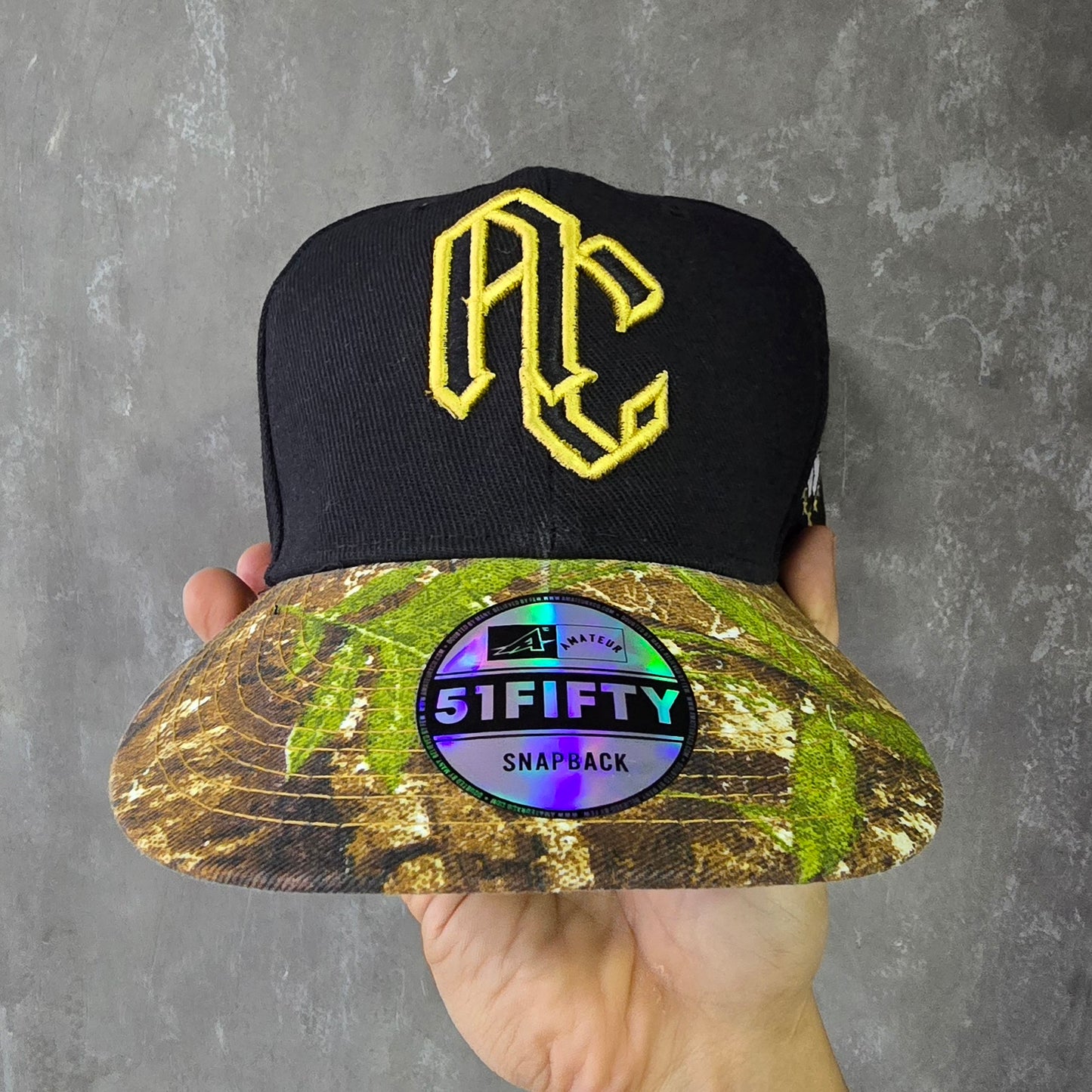 AMATEUR SNAPBACK (EMBOSS LOGO)