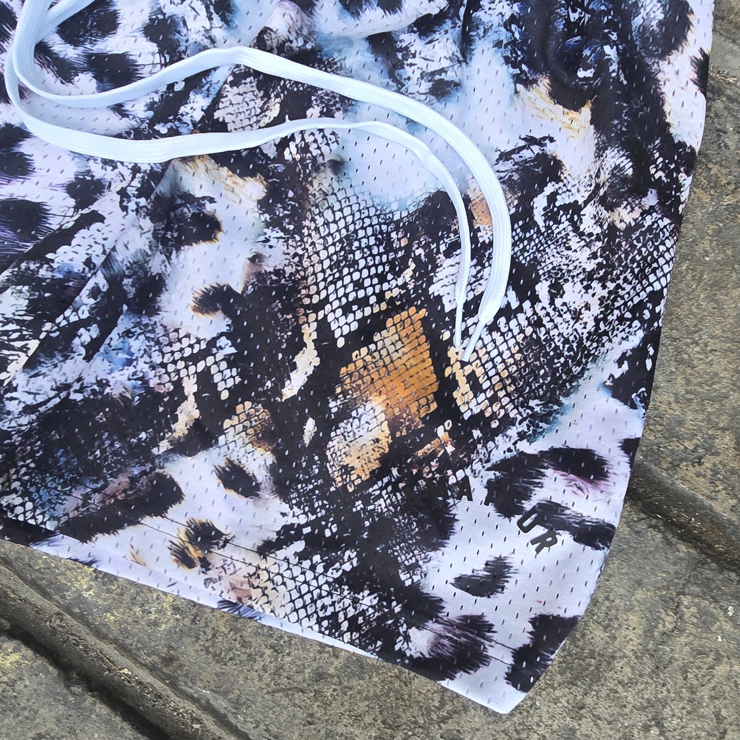 AMATEUR ARCTIC CHAOS MESH SHORTS