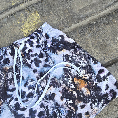 AMATEUR ARCTIC CHAOS MESH SHORTS