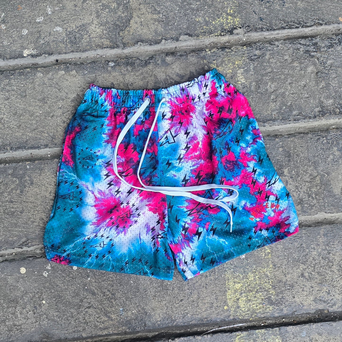 AMATEUR CHAOS WAVE MESH SHORTS