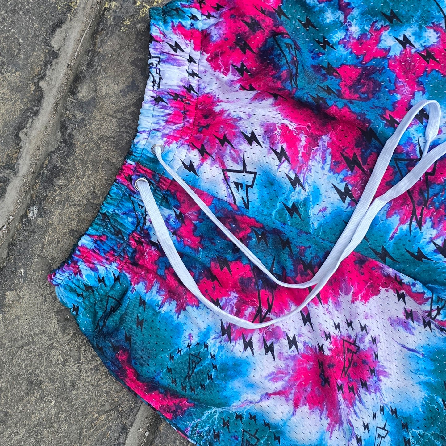 AMATEUR CHAOS WAVE MESH SHORTS