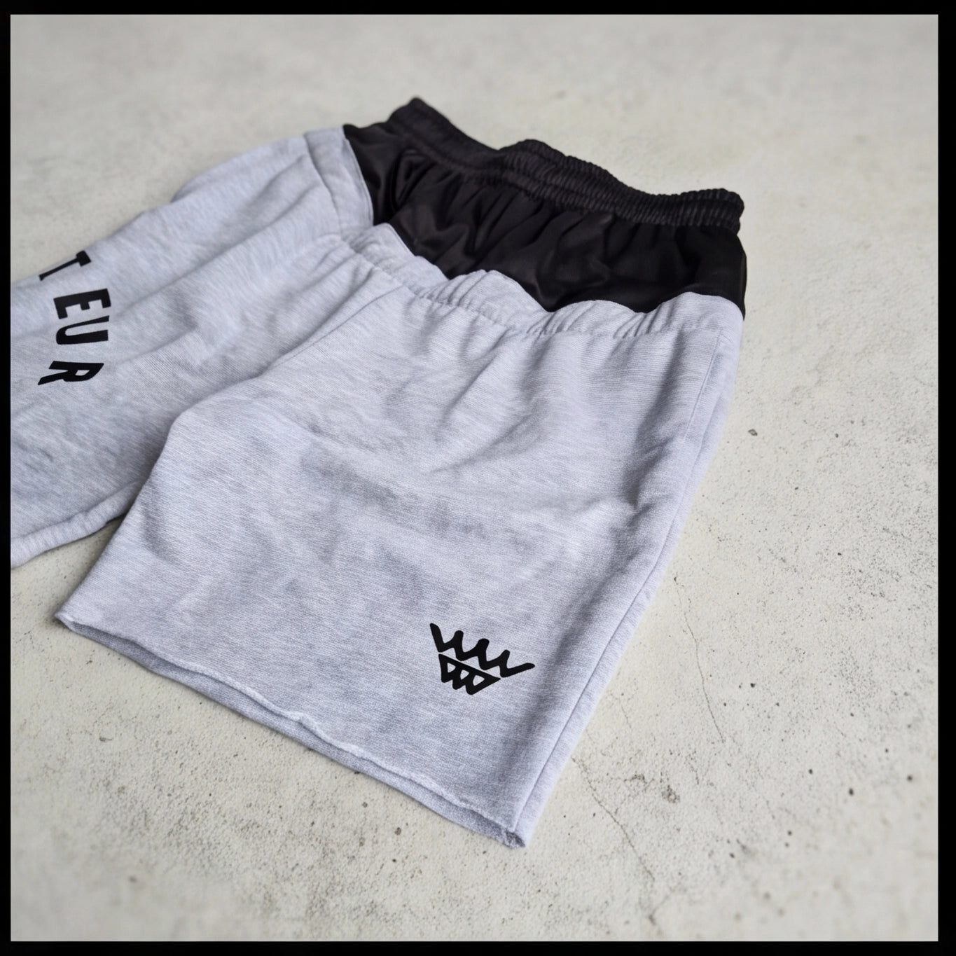 AMATEUR LOW WAIST SWEAT SHORTS