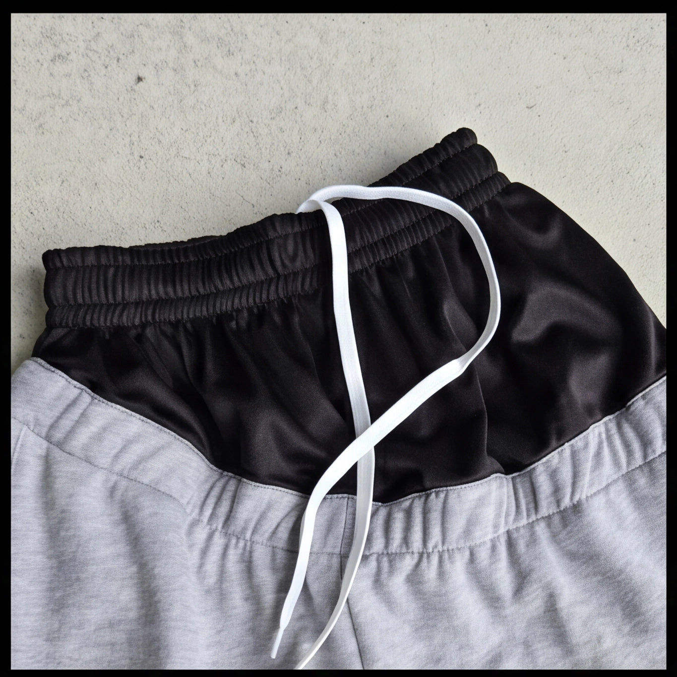 AMATEUR LOW WAIST SWEAT SHORTS