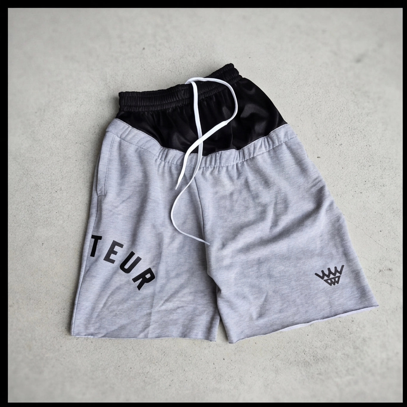 AMATEUR LOW WAIST SWEAT SHORTS