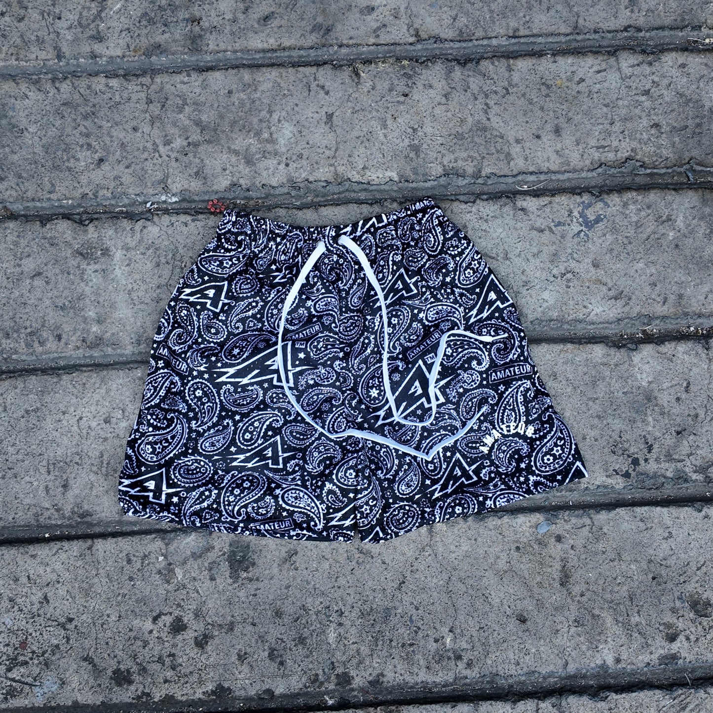 AMATEUR PAISLEY BALLER SHORTS