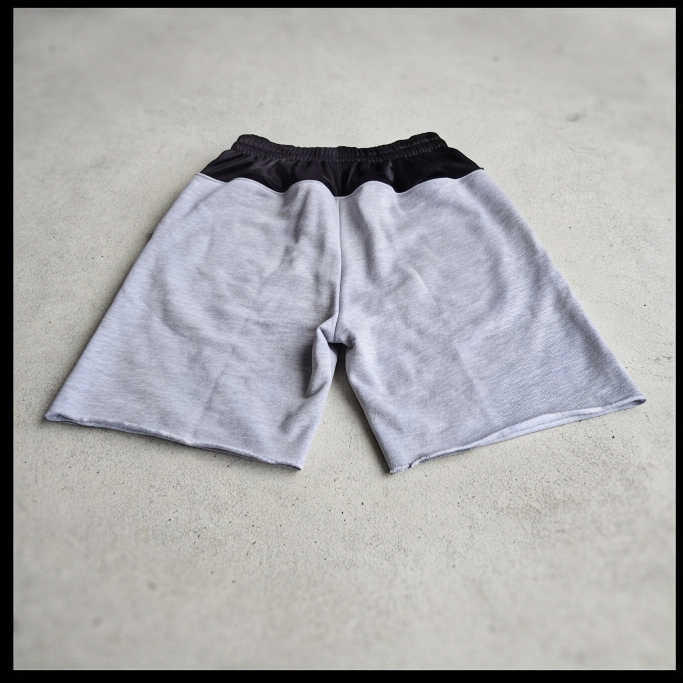 AMATEUR LOW WAIST SWEAT SHORTS