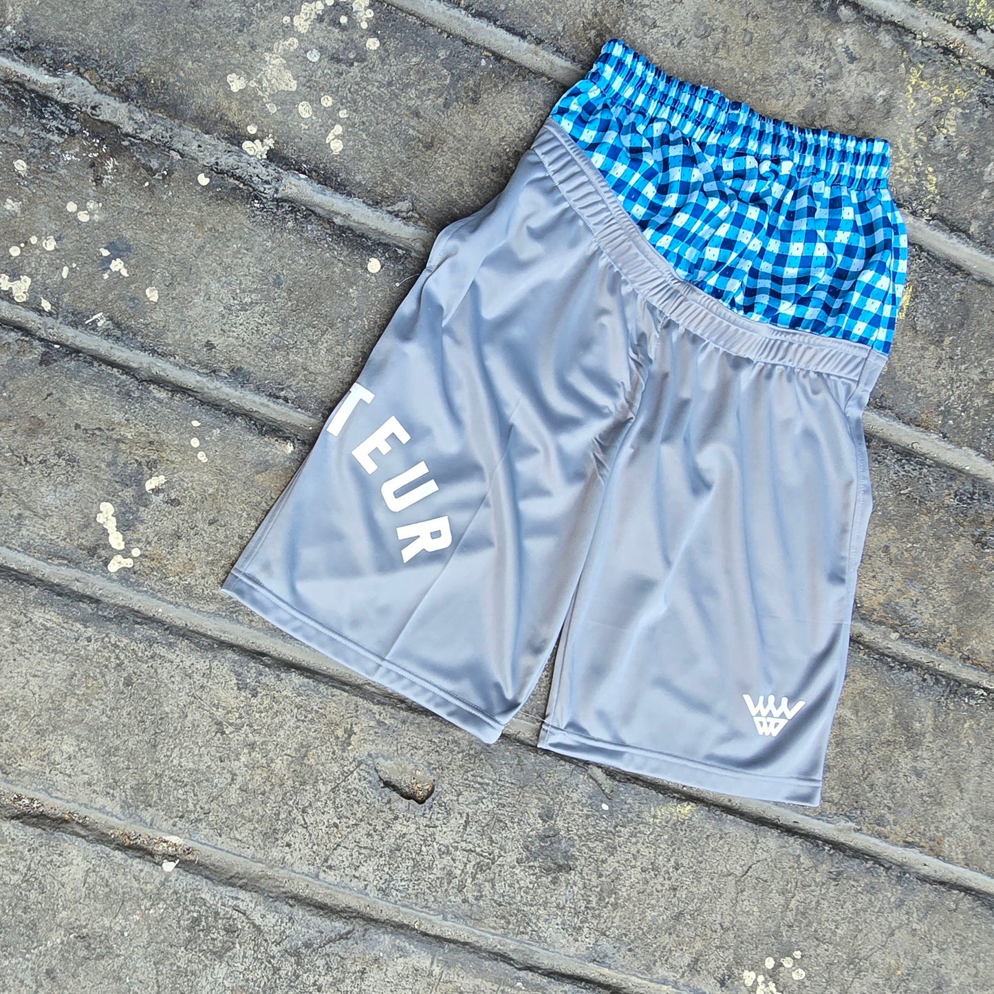 AMATEUR LOW WAIST PLAID COOL GREY SHORTS