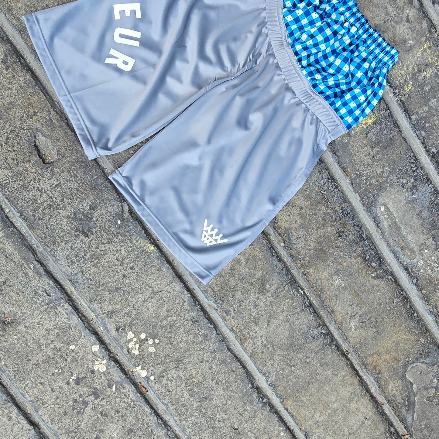 AMATEUR LOW WAIST PLAID COOL GREY SHORTS