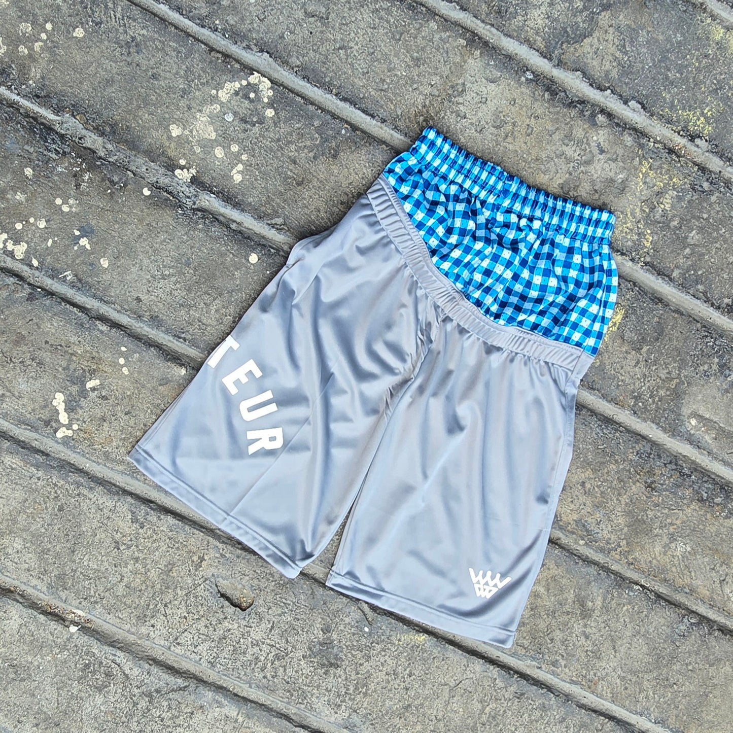 AMATEUR LOW WAIST PLAID COOL GREY SHORTS