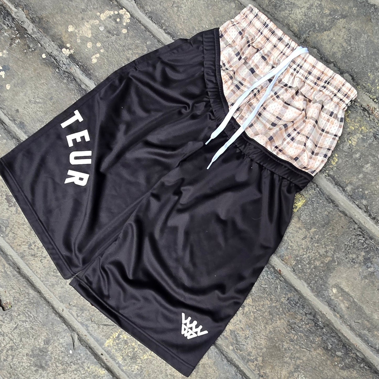 AMATEUR LOW WAIST PLAID BEIGE SHORTS